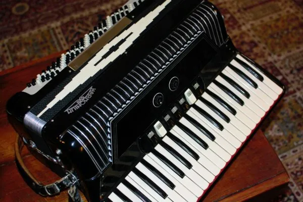 black and white piano keys